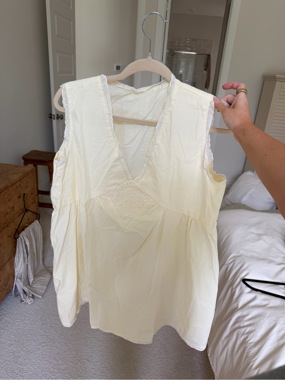 Lace-Trim Sleeveless V-Neck Women's Top - Cream